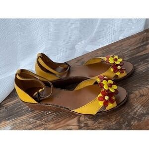 Y2K VTG Marc Jacobs Floral Appliqué Yellow Leather Wedge Sandals Strappy‎ Shoes